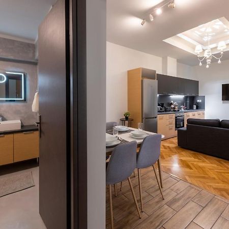 Modern 5Bd Apartment In The Heart Of Атина Екстериор снимка