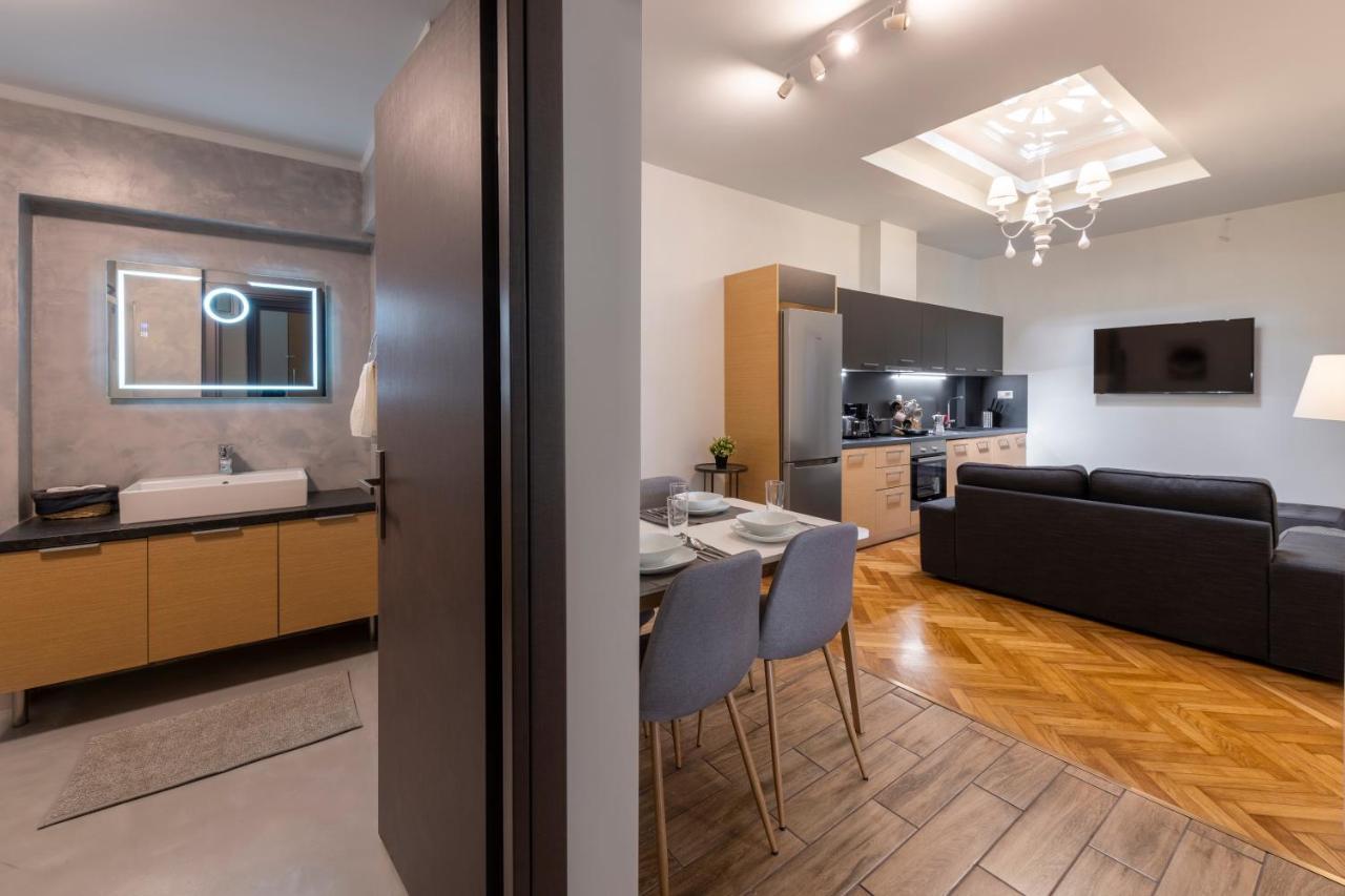 Modern 5Bd Apartment In The Heart Of Атина Екстериор снимка