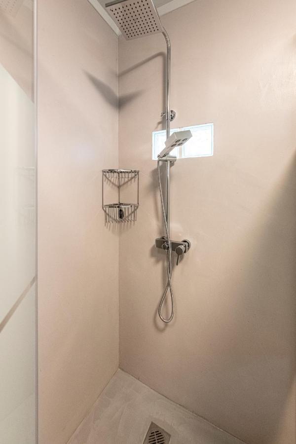 Modern 5Bd Apartment In The Heart Of Атина Екстериор снимка