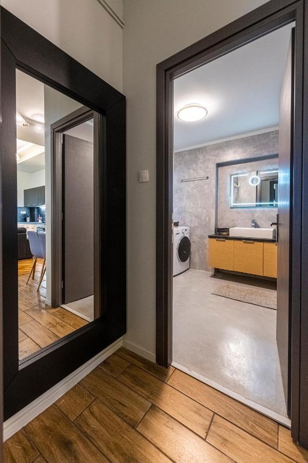 Modern 5Bd Apartment In The Heart Of Атина Екстериор снимка
