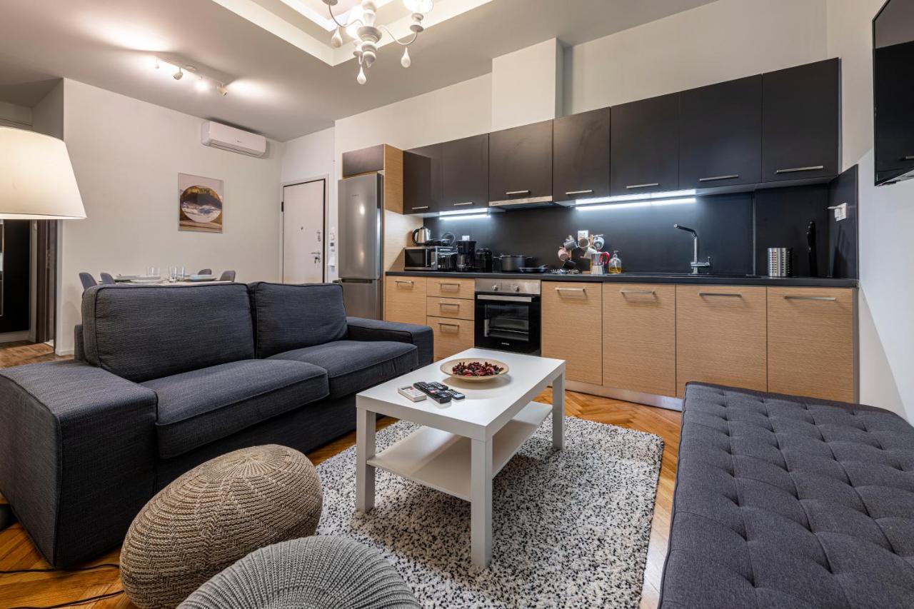 Modern 5Bd Apartment In The Heart Of Атина Екстериор снимка