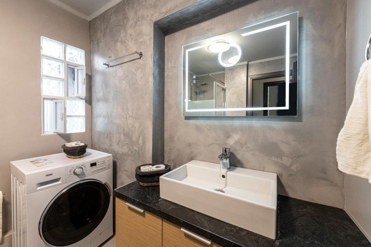 Modern 5Bd Apartment In The Heart Of Атина Екстериор снимка