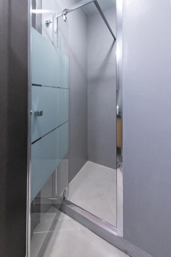 Modern 5Bd Apartment In The Heart Of Атина Екстериор снимка