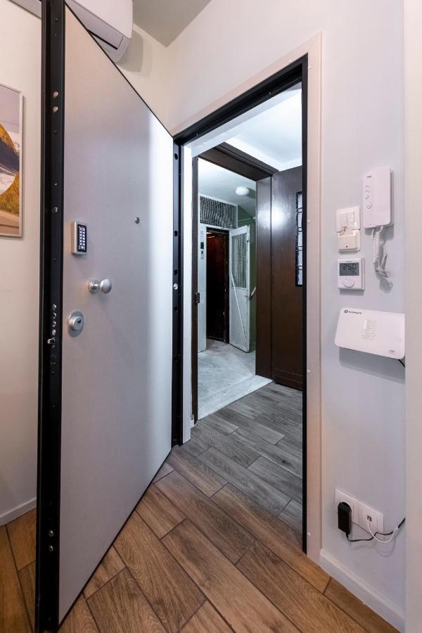 Modern 5Bd Apartment In The Heart Of Атина Екстериор снимка