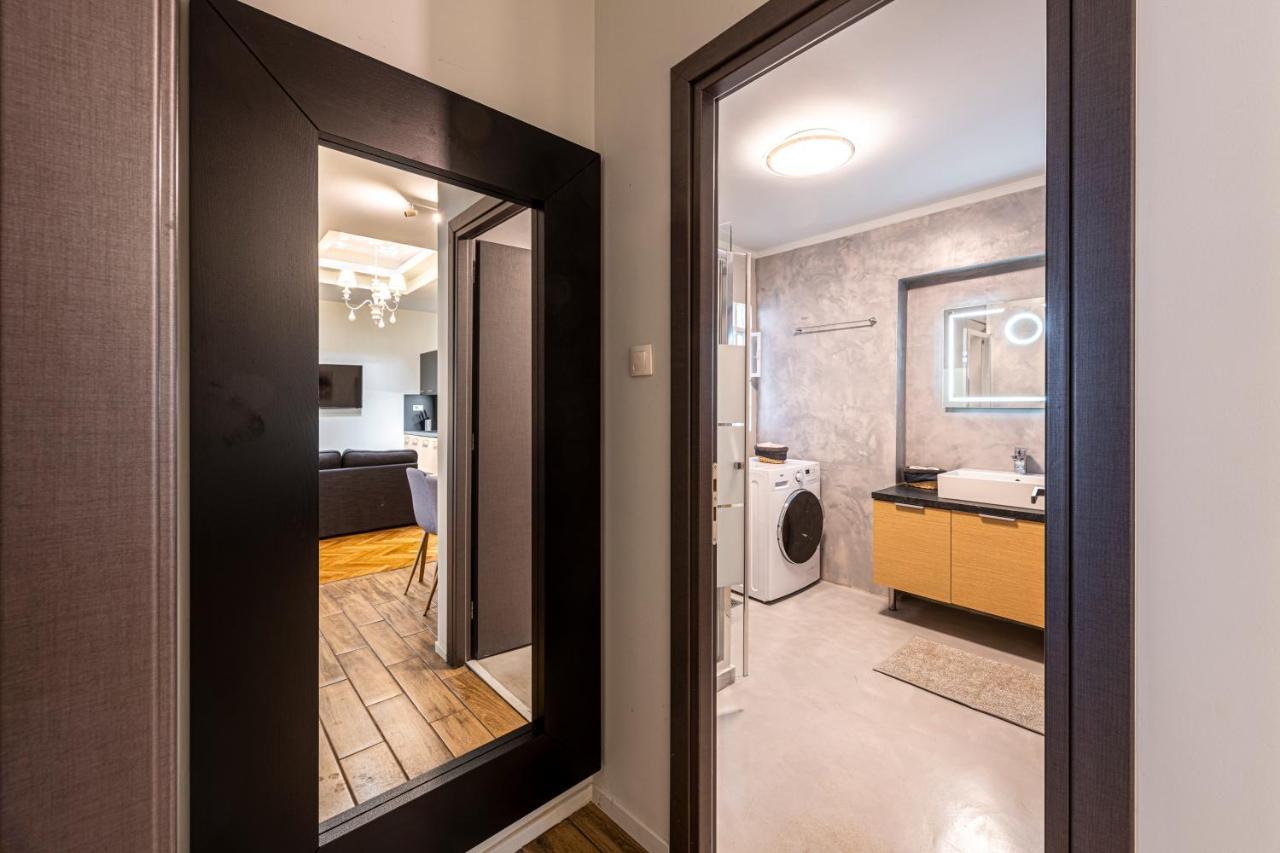 Modern 5Bd Apartment In The Heart Of Атина Екстериор снимка