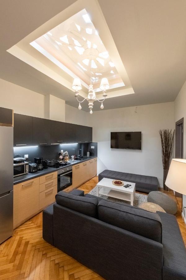Modern 5Bd Apartment In The Heart Of Атина Екстериор снимка